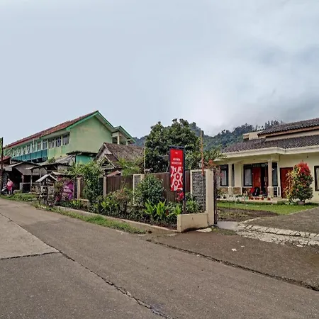 Oyo 90454 Adinda Homestay Cibodas Lembang
